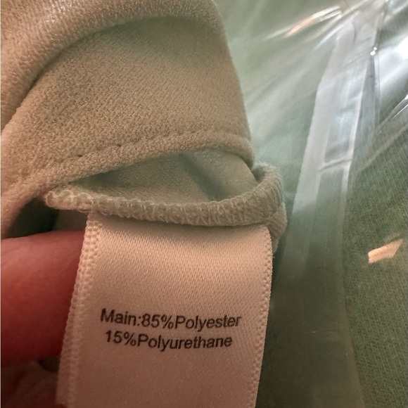 St. John Mint Green Ruffle Sleeve Blouse M High Low Hem Keyhole Back - Picture 7 of 7